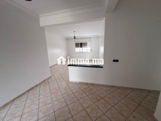 louez-cet-appartement-a-harhoura-surface-de-120-m2-salon-traditionnel-et-porte-blindee