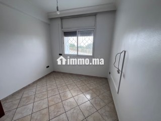 Louez cet appartement à Harhoura. Surface de 120 m². Salon traditionnel et porte blindée - Appartement à louer - Autre