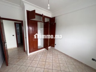 Louez cet appartement à Harhoura. Surface de 120 m². Salon traditionnel et porte blindée - Appartement à louer - Autre