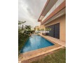 joli-villa-meuble-moderne-avec-piscine-small-2