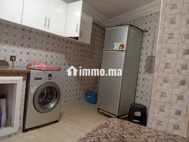 location-dun-appartement-a-chefchaouen-surface-totale-65-m2-porte-blindee-salon-marocain-big-1