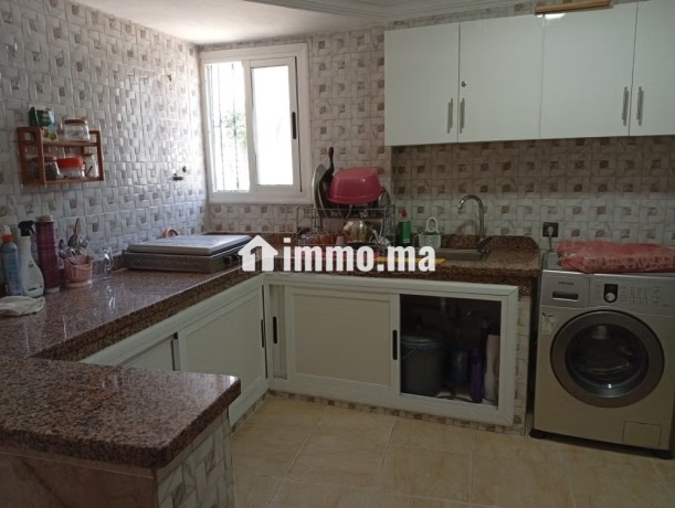 location-dun-appartement-a-chefchaouen-surface-totale-65-m2-porte-blindee-salon-marocain-big-2