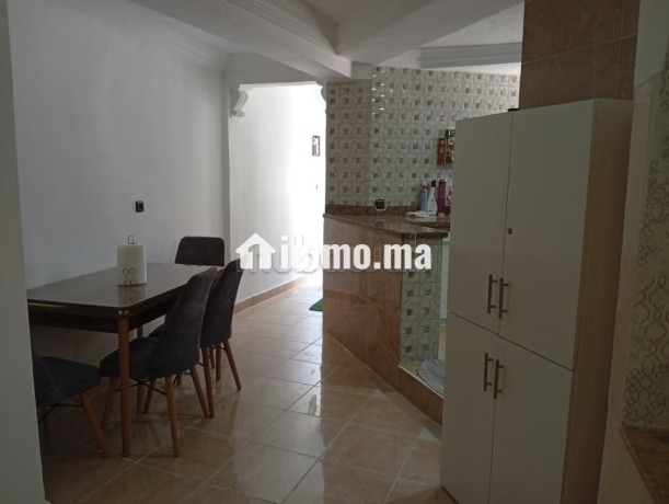 location-dun-appartement-a-chefchaouen-surface-totale-65-m2-porte-blindee-salon-marocain-big-5