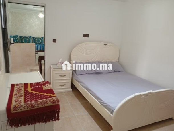 location-dun-appartement-a-chefchaouen-surface-totale-65-m2-porte-blindee-salon-marocain-big-6