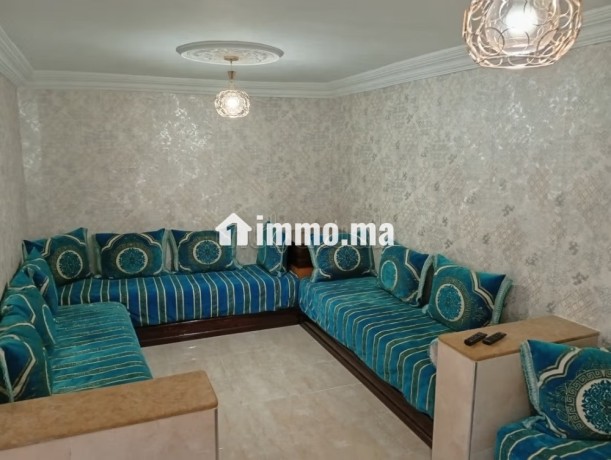 location-dun-appartement-a-chefchaouen-surface-totale-65-m2-porte-blindee-salon-marocain-big-8