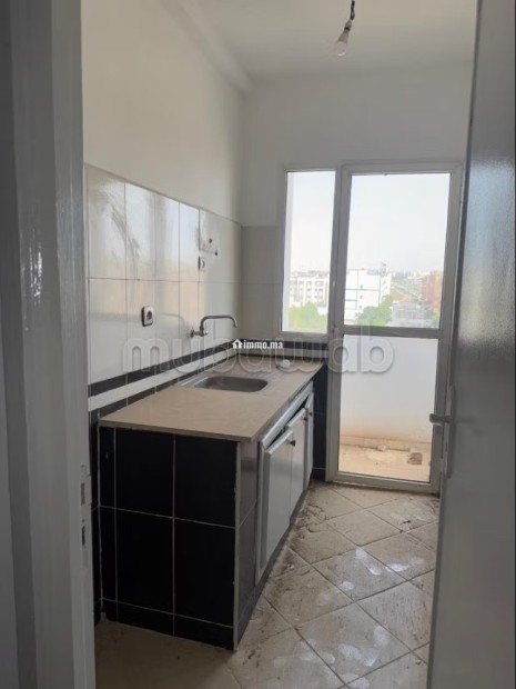 Très bel appartement en location à Oulfa. 2 belles chambres. Grand balcon - Location Immobilier - Casablanca - photo 4