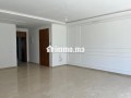 superbe-rez-de-jardin-de-160-m2-a-louer-small-12