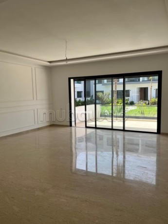superbe-rez-de-jardin-de-160-m2-a-louer-big-15