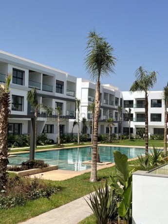 superbe-rez-de-jardin-de-160-m2-a-louer-big-18