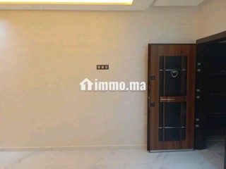 Appartement à l'achat à Hamria. 3 chambres agréables. Porte blindée, antenne parabolique - Appartement à vendre - Meknes