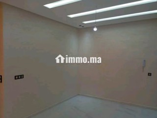 Appartement à l'achat à Hamria. 3 chambres agréables. Porte blindée, antenne parabolique - Appartement à vendre - Meknes