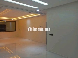 Appartement à l'achat à Hamria. 3 chambres agréables. Porte blindée, antenne parabolique - Appartement à vendre - Meknes