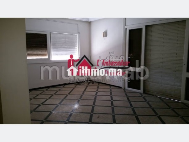 villa-de-530-m2-a-loasis-big-1