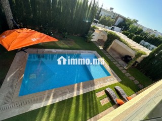 location-villa-de-haut-standing-a-taghazout-surface-totale-620-m2-antenne-parabolique-residence-securisee