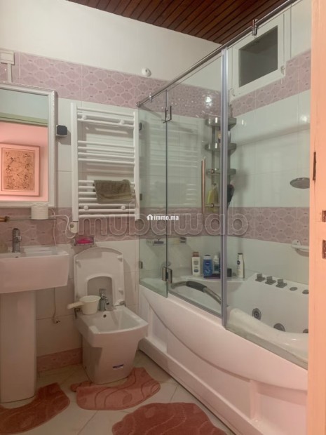 Location saisonnière à Agdal.
Superficie 100 m².
Ascenseur et places de parking - Vente Immobilier - Rabat - photo 3