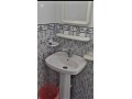 location-saisonniere-a-martil-1-belle-chambre-salon-contemporain-small-1