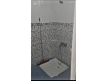 location-saisonniere-a-martil-1-belle-chambre-salon-contemporain-small-3
