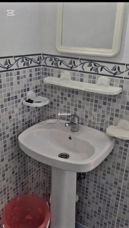location-saisonniere-a-martil-1-belle-chambre-salon-contemporain-big-1