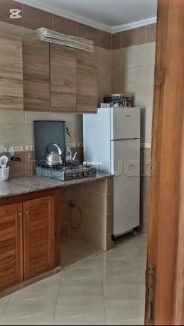 location-saisonniere-a-martil-1-belle-chambre-salon-contemporain-big-4