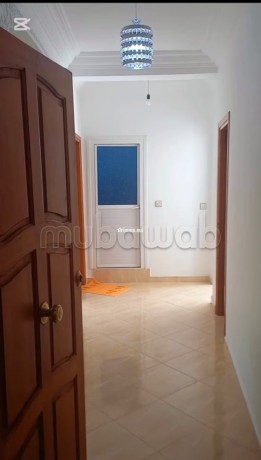 location-saisonniere-a-martil-1-belle-chambre-salon-contemporain-big-5