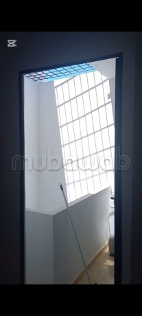location-saisonniere-a-martil-1-belle-chambre-salon-contemporain-big-8