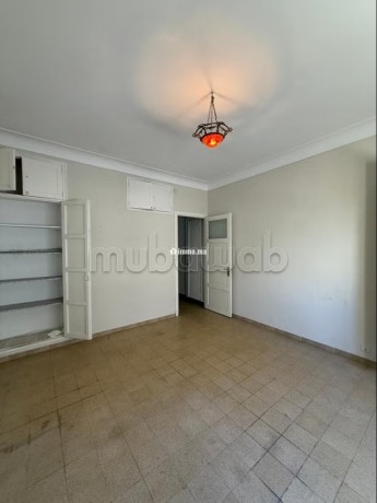 location-dun-appartement-en-centre-3-belles-chambres-terrasse-big-13