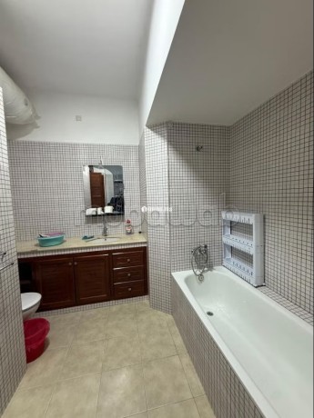 location-dun-appartement-en-centre-3-belles-chambres-terrasse-big-14