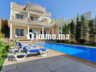 villa-de-standing-a-louer-pour-vos-vacances-a-asilah-6-chambres-climatisation-et-piscine