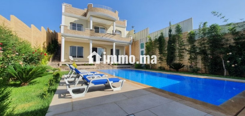 villa-de-standing-a-louer-pour-vos-vacances-a-asilah-6-chambres-climatisation-et-piscine-big-0