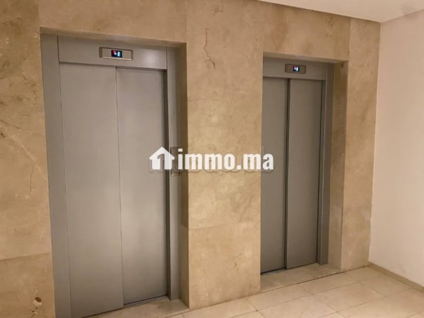 location-saisonniere-a-haut-agdal-surface-totale-70-m2-salon-marocain-et-antenne-parabolique-big-8