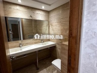 Avec 4 chambres Apprt vide à oasis square - Appartement à louer - Casablanca