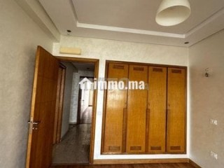 Avec 4 chambres Apprt vide à oasis square - Appartement à louer - Casablanca