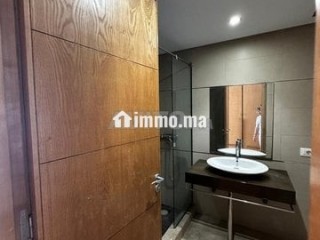 Avec 4 chambres Apprt vide à oasis square - Appartement à louer - Casablanca
