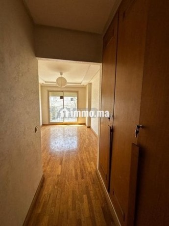 avec-4-chambres-apprt-vide-a-oasis-square-big-5