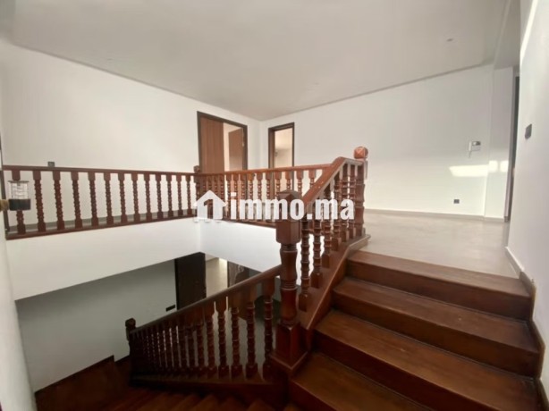 villa-professionnelle-1723m2-bd-franklin-roosvelt-big-17