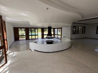 Magnifique villa à louer à Souissi. 7 pièces. Belle terrasse et jardin - Villa à louer - Rabat