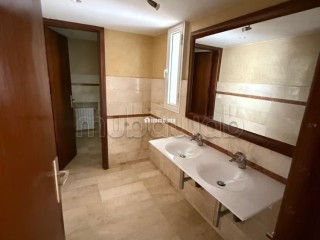 Magnifique villa à louer à Souissi. 7 pièces. Belle terrasse et jardin - Villa à louer - Rabat