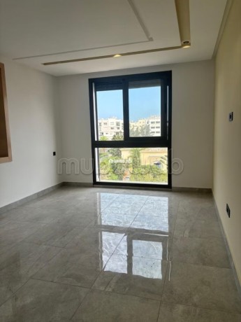 location-studio-58m2-vide-les-hopitaux-big-0