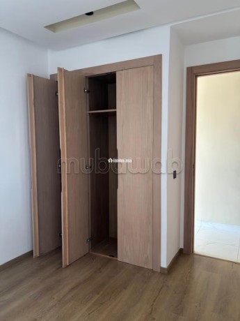 location-studio-58m2-vide-les-hopitaux-big-7