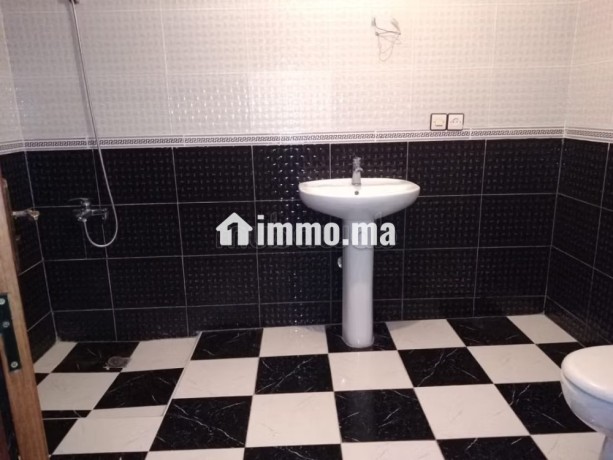 location-saisonniere-a-jawhara-surface-totale-110-m2-salon-marocain-et-antenne-parabolique-big-0