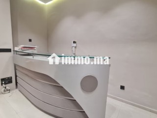 cabinet-medical-neuf-et-equipe