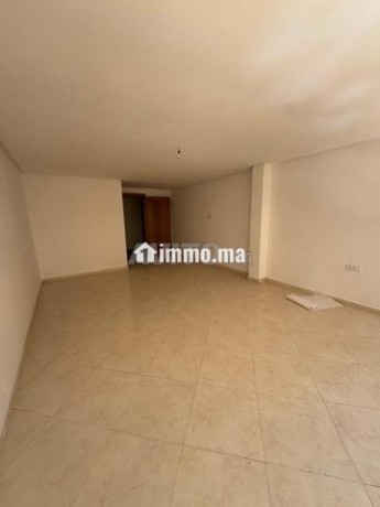 bureau-facade-en-location-big-1