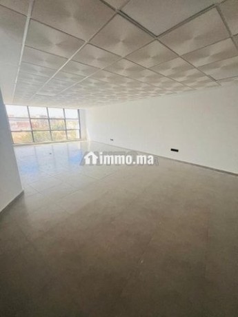 plateau-bureau-a-louer-vide-proch-oncf-parc-big-0