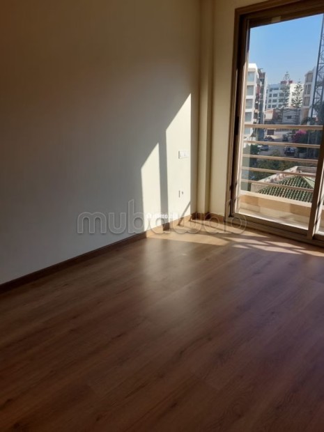 Joli appartement vide avec cuisine équipée - Location Immobilier - Casablanca - photo 1