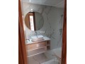 joli-appartement-vide-avec-cuisine-equipee-small-9