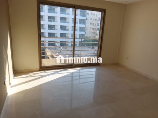 Joli appartement vide avec cuisine équipée - Appartement à louer - Casablanca