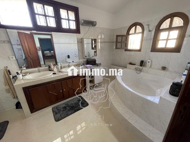 Villa d'angle jumelée sur 380m² à Californie - Vente Immobilier - Casablanca - photo 7