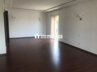 Superbe villa 3 façades de 430 m² au sol à Casablanca, orientation sud ouest - Villa à louer - Casablanca
