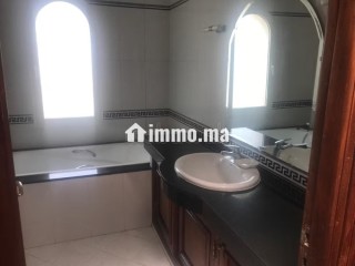 Superbe villa 3 façades de 430 m² au sol à Casablanca, orientation sud ouest - Villa à louer - Casablanca