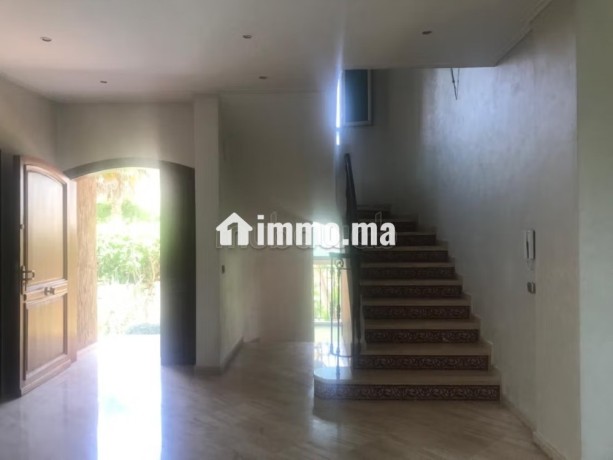 superbe-villa-3-facades-de-430-m2-au-sol-a-casablanca-orientation-sud-ouest-big-9